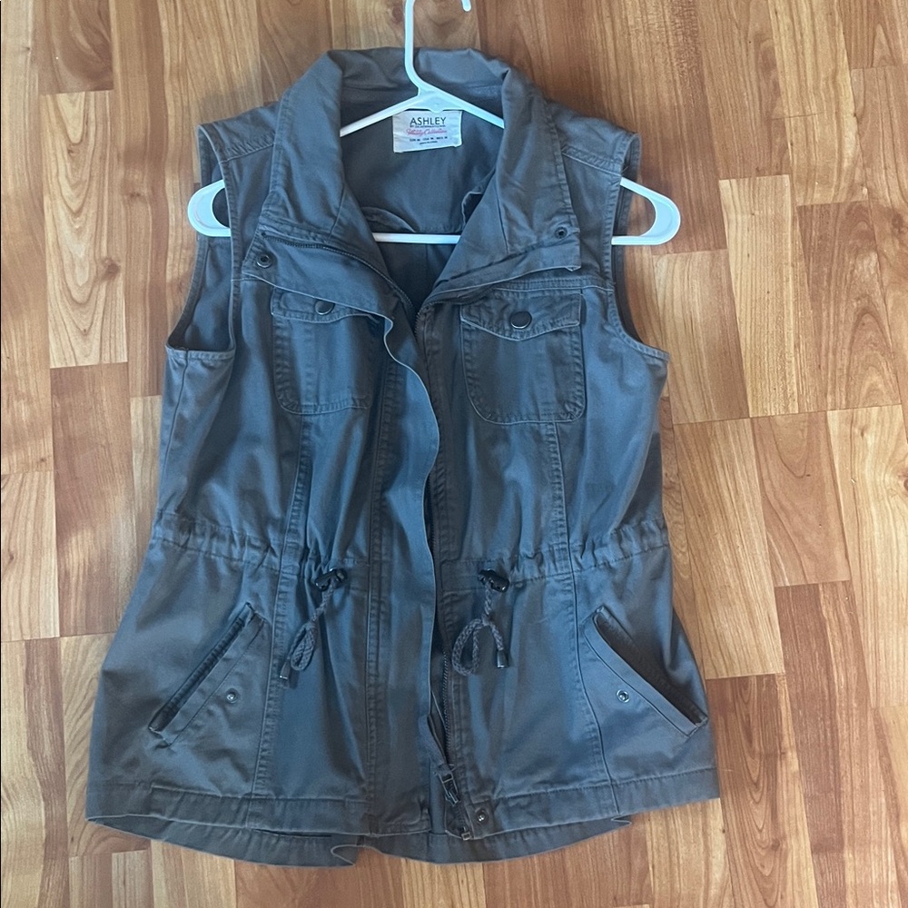 Ashley By 26 International Gray Sleeveless Vest Medium